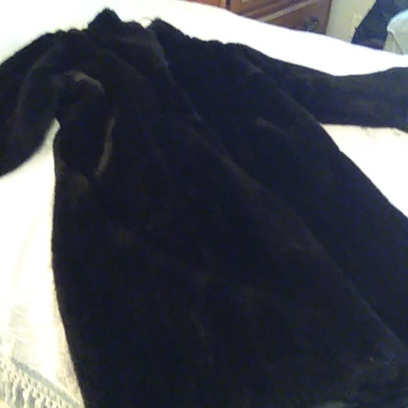 Woman full length ladies faux-fur - Picture 9 of 13